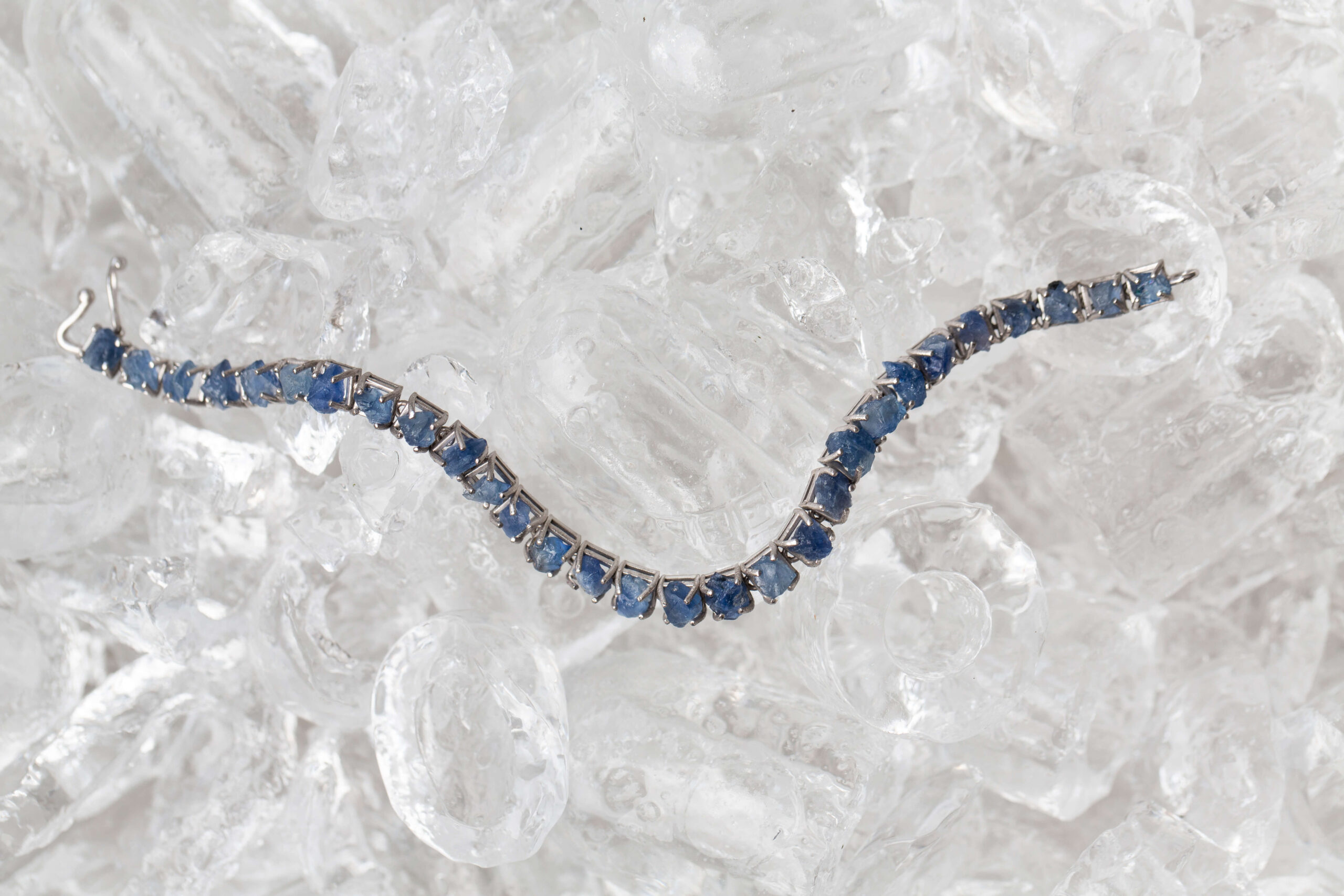 Blue sapphire bracelet in white gold - Image 6