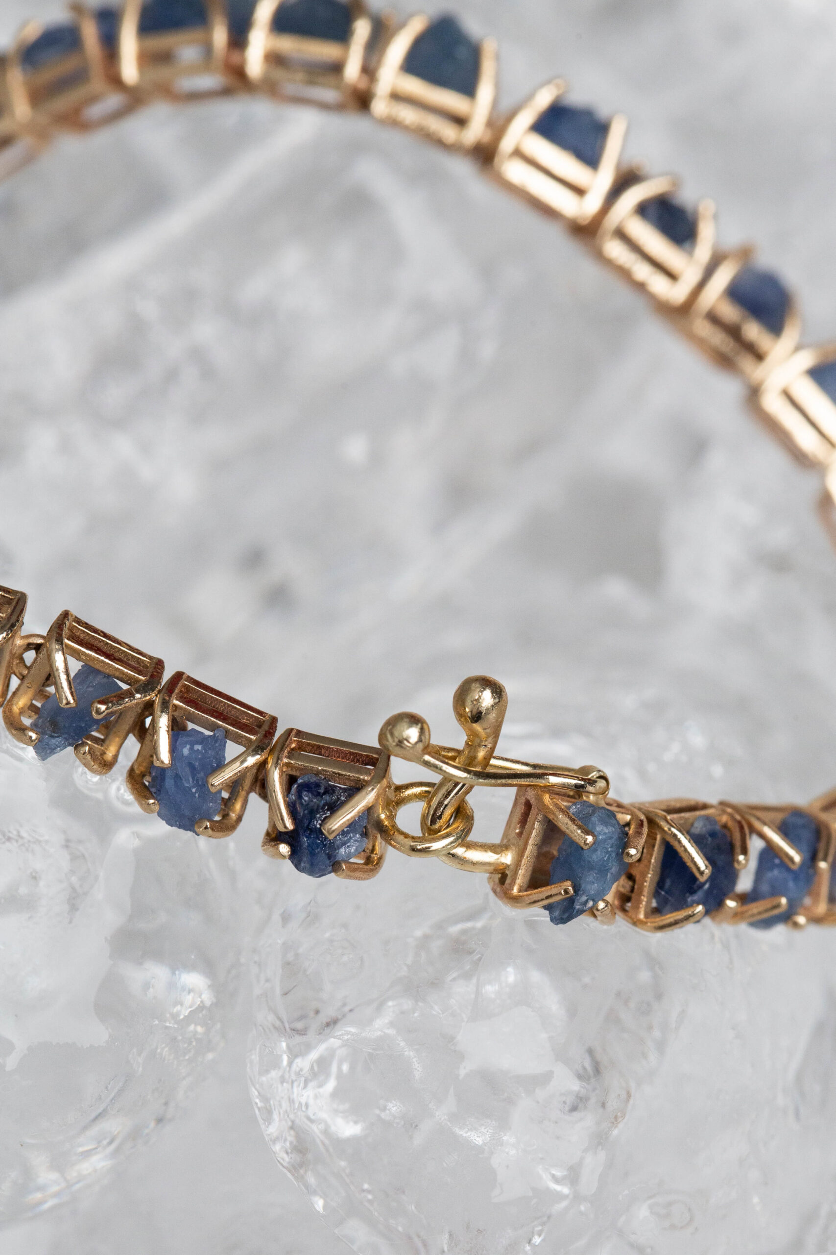Blue sapphire bracelet in yellow gold - Image 3