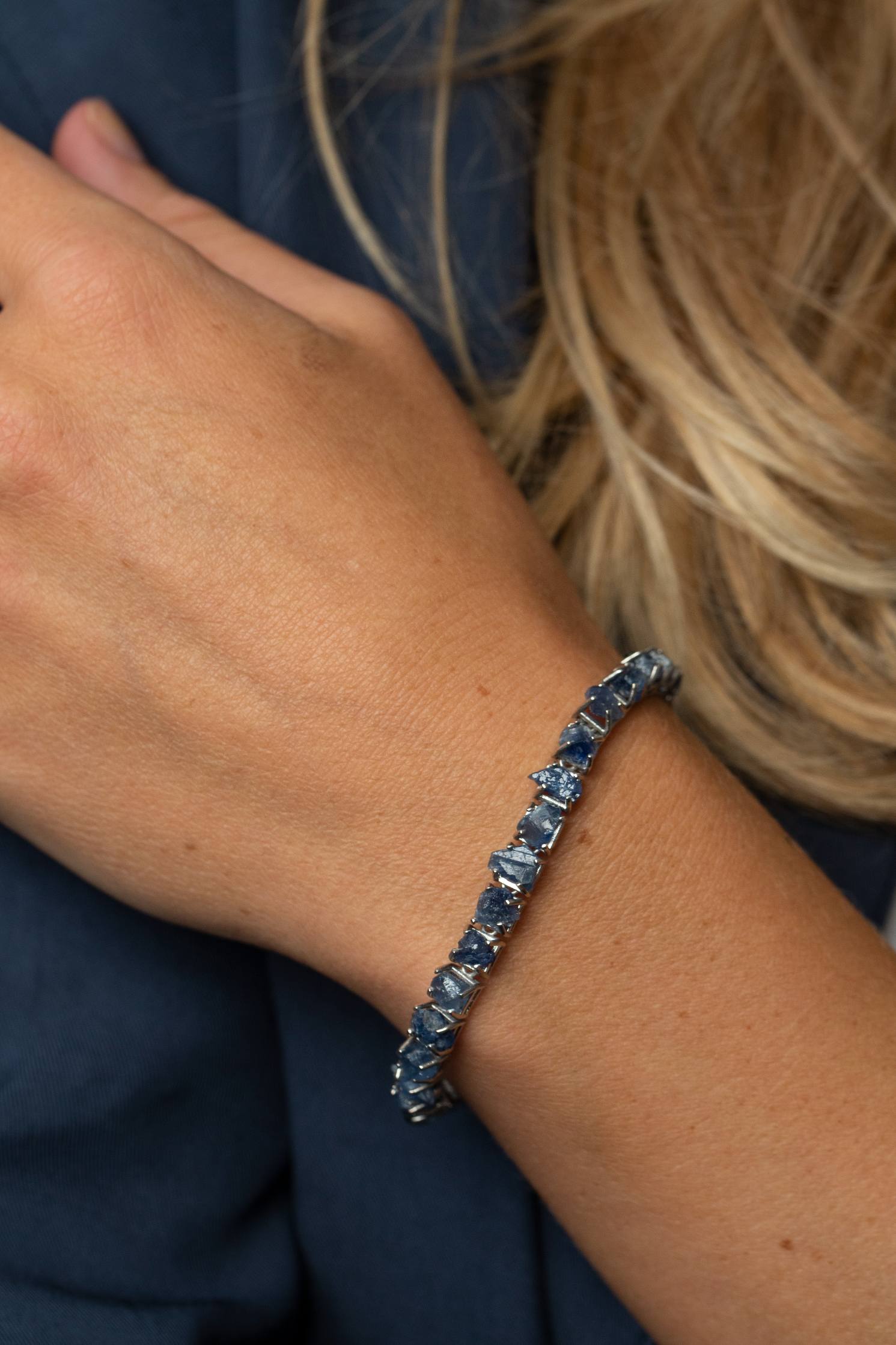 Blue sapphire bracelet in white gold - Image 2